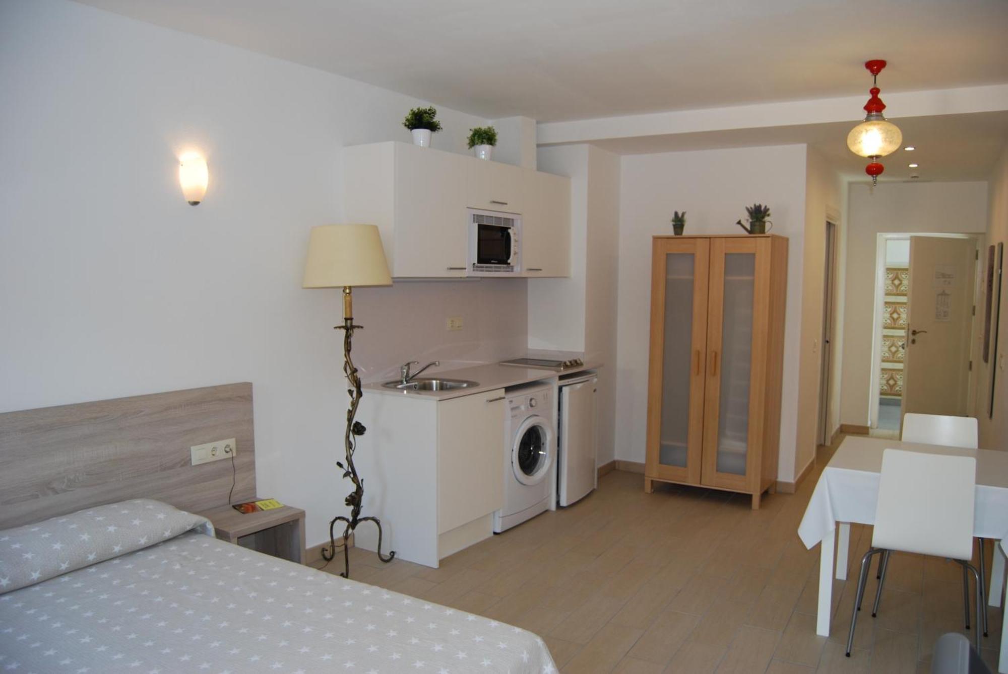 Apartaments Fonda Comerc Torroella de Montgrí Екстериор снимка
